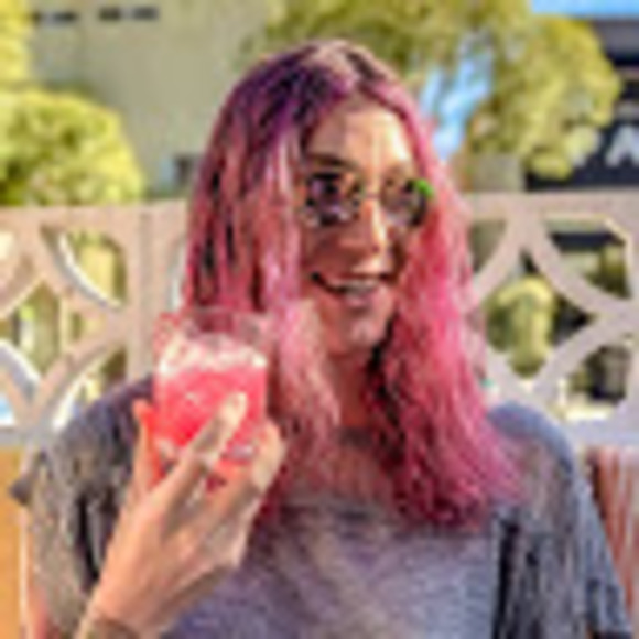 Meet your Posher, Holly - Picture 1 of 1